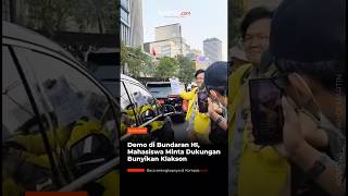 Demo di Bundaran HI, Mahasiswa Minta Dukungan Bunyikan Klakson