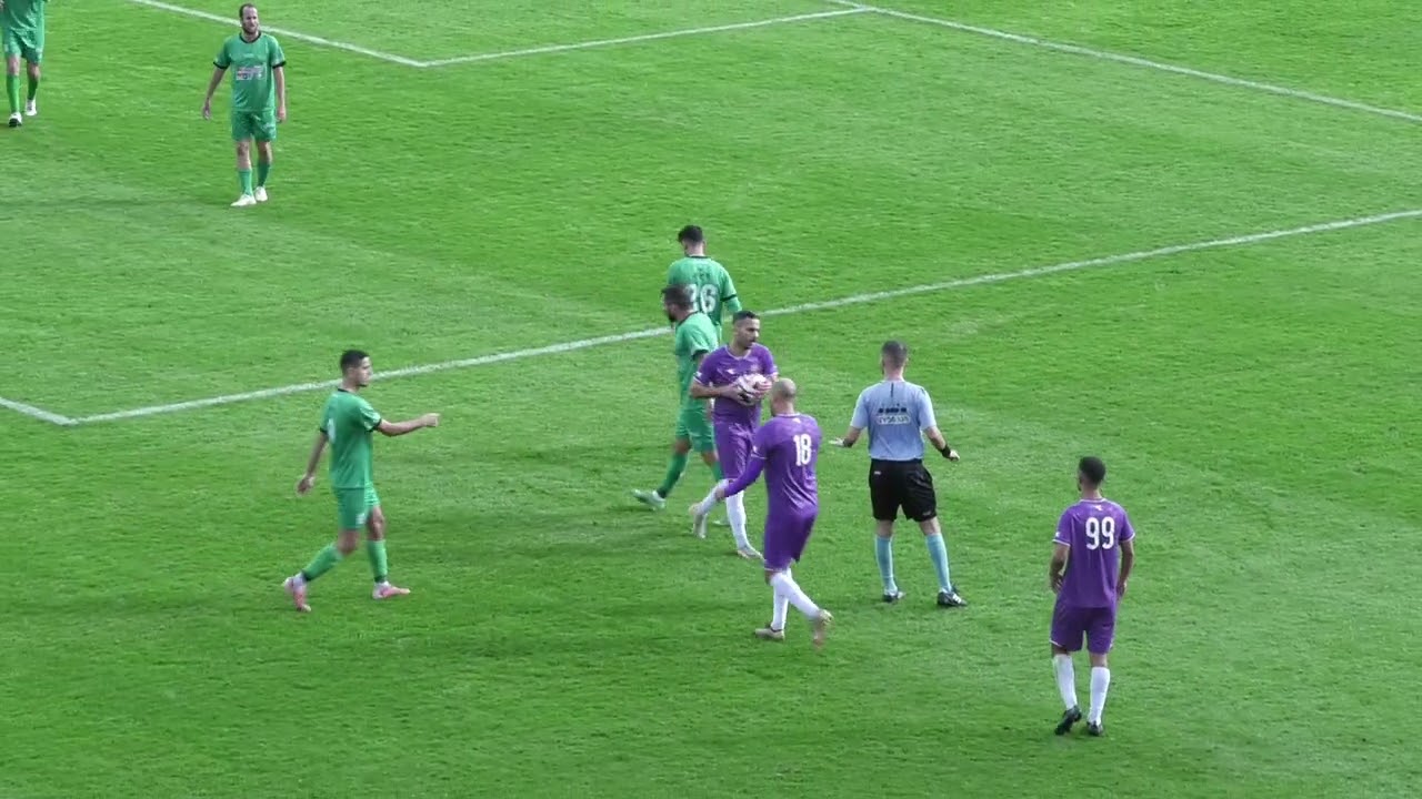 צילום ספורט ממשחק ליגה ב' דרום א' בין מ.כ. כפר סבא (בצהוב) לבין הכח מכבי עמידר רמת גן (באדום), 29.11.2024.