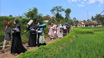 Pernikahan Viral Di Desa Di Jajap Satu Kampung Melewati Sawah Indah. Tradisi Pedesaan Jawa Barat