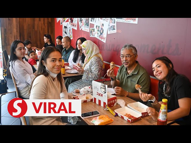 Royal family's surprise KFC visit delights patrons, Malaysians online class=