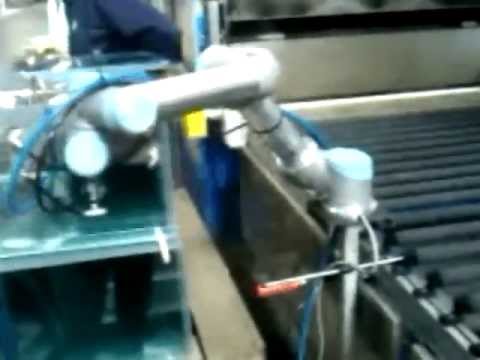 UNIVERSAL ROBOTS Glasscheibenhandling