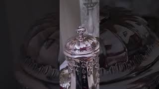 Антикварный кофейник выполнен французскими ювелирами GALLIA , под эгидой Christofle. Антикварный кофейник выполнен французскими ювелирами GALLIA , под эгидой Christofle.