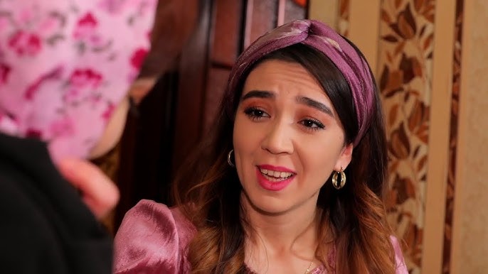 Rus eshakni yalaydi Zaozerniydagi fohishalar