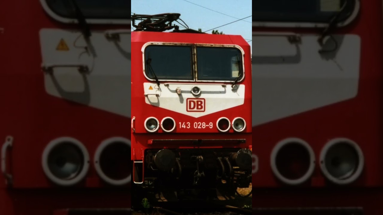 Orientrot mit weißem Latz