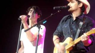 HQ Jonas Brothers ft. Brad Paisley - Easy Money - Ryman Auditorium 1/4/09 chords