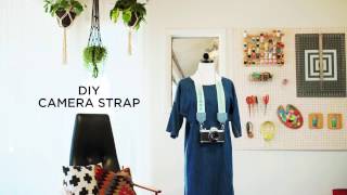 Camera Strap DIY
Personalize a camera strap in just three easy steps! Find the full on A Beautiful Mess: http://www.abeautifulmess.com/2017/03/diy-camera-strap.html
Video by Harp Creative. Music by Jeremy Larson. Camera Strap DIY
