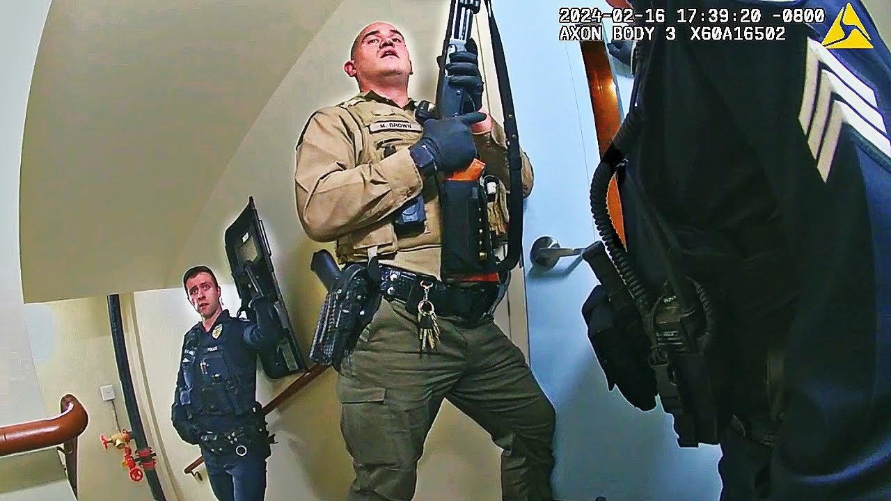 Забаррикадировавшийся подозреваемый поджег квартиру во время противостояния с полицией.