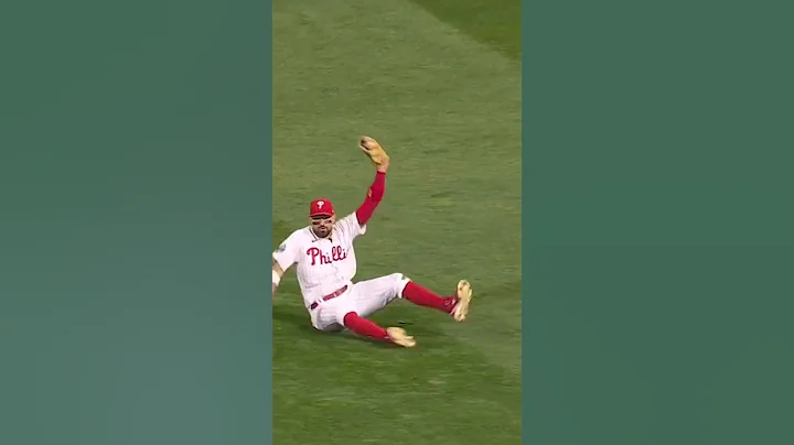 Nick Castellanos makes ANOTHER great sliding catch...
