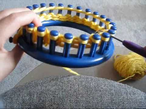 Weaving on a round knitting loom  Loom bands, Métier à tisser rond,  Tricoter métier à tisser rond