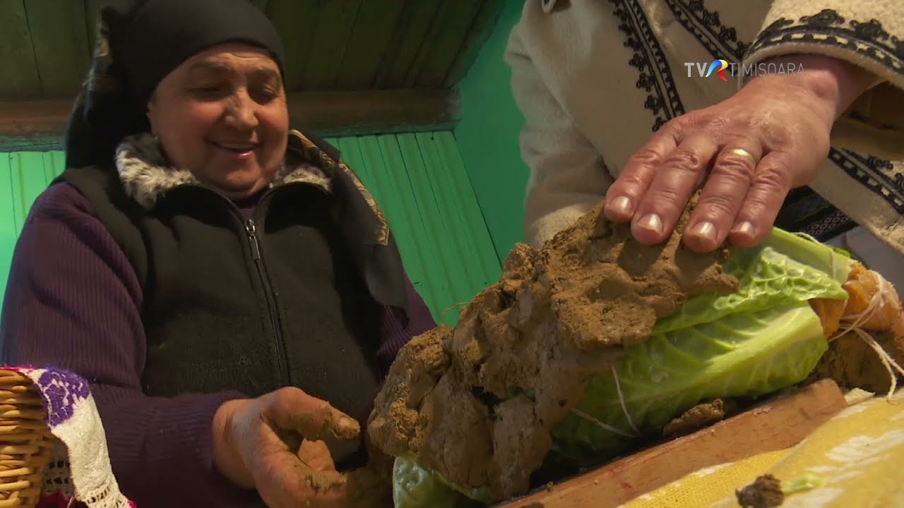 Frigem răchie, gătim găină în lut și ascultăm poveștile de la Măru 