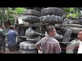 PROSES EVAKUASI TRUCK MOLEN DAN TRUCK LOHAN MUATAN BATU BARA