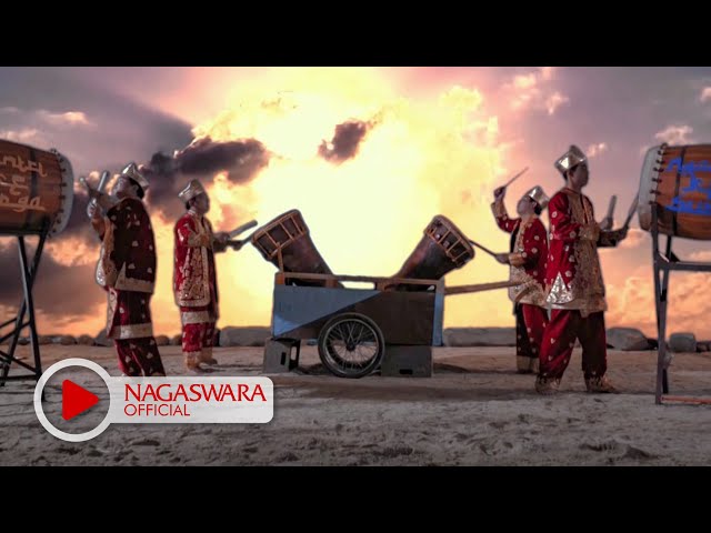 Wali Band - Ngantri Ke Sorga - Official Music Video - NAGASWARA class=