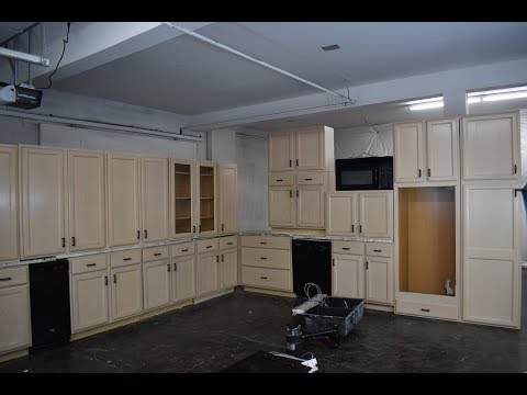 new-set-alert|-glazed-cream-oak-kitchen-cabinet-set-w/-rollout-trays--$1495