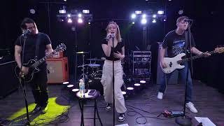 First To Eleven - My Happy Ending - Avril Lavigne (Live)