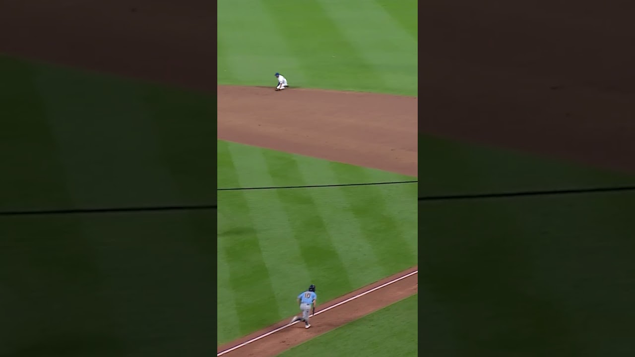 Marcus Semien makes the sliding play! 💪