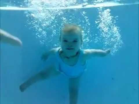 Bebe Nageur Lilou Sous L Eau 13 Mois Youtube