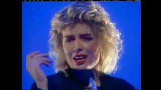 Kim Wilde   You Keep Me hangin on wogan