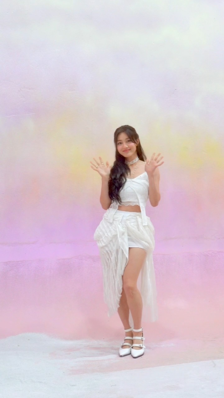 TWICE DIVE　ジヒョ TWICE「DIVE」Dance JIHYO - YouTube
