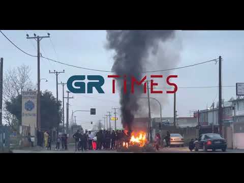 Θεσσαλονικη: Οδοφράγματα και φωτιές από Ρομά στη Πόντου