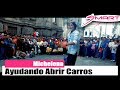 Michelena | Ayudando abrir carros - Teatro de la Calle - (Quito - Ecuador)