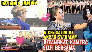 NIKEN SALINDRY DAN AKBAR SYAHALAM KETANGKAP KAMERA SELFI SELFI