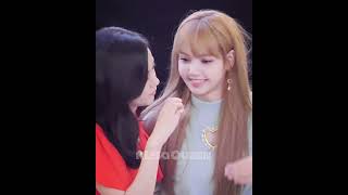 When Lisa Wants To Kiss Jisoo But Forget About Camera