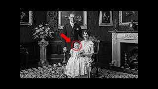 Archaeologists Were Shocked After Zooming Into This 1903 Family Portrait