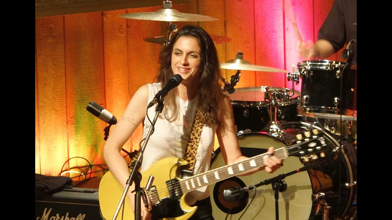 Laura Cox, 'Intro' & 'Freaking out loud' & 'A way home', Isernhagen, 'Blues Garage', 09.05.2025