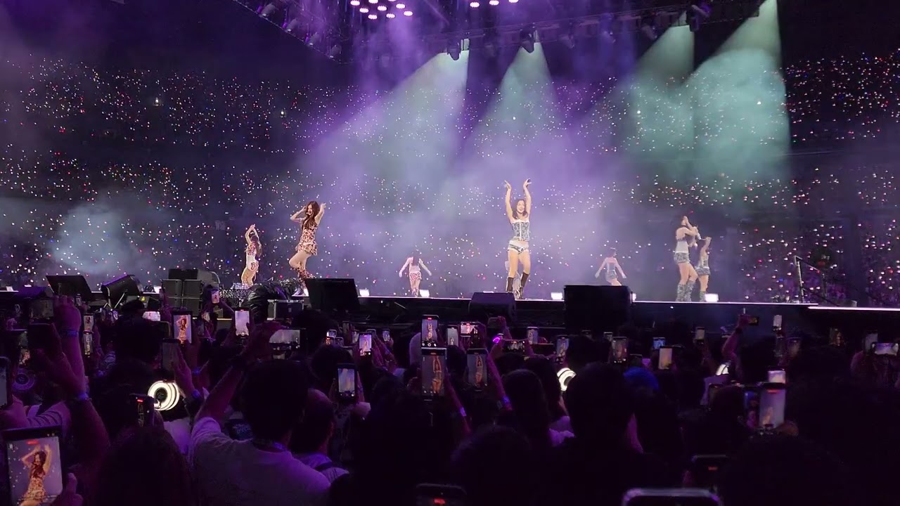 TWICE FEEL SPECIAL PERFORMANCE IN THIS IS FOR TOUR BULACAN PH ARENA FANCAM 251004 트와이스 콘서트 직캠