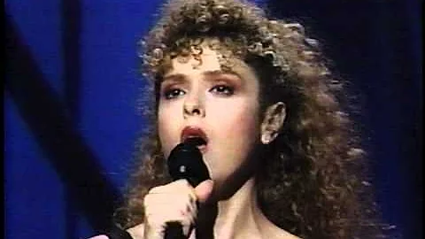 Bernadette Peters Sings "I'm so Lonesome I Could C...