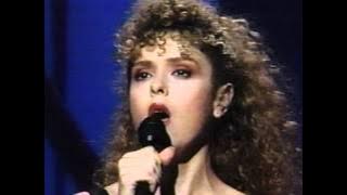 Bernadette Peters Sings 'I'm so Lonesome I Could Cry'