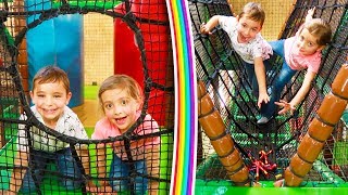 Chasse aux Super-héros à l'Aire de Jeux Intérieure AZIUM - Fun Indoor Playground for Kids