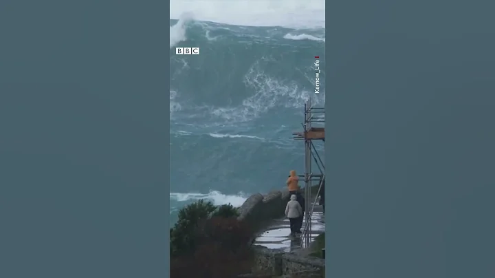 These waves are huge! They were seen piling into Cape Cornwall #BBCSpotlight - DayDayNews