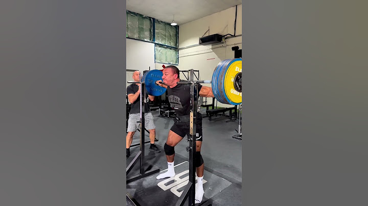 Larry Wheels Smashes 300-kg (661-lb) Squat For Five Reps