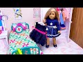 Doll changes into fancy dress for dinner at a restaurant - Play Dolls