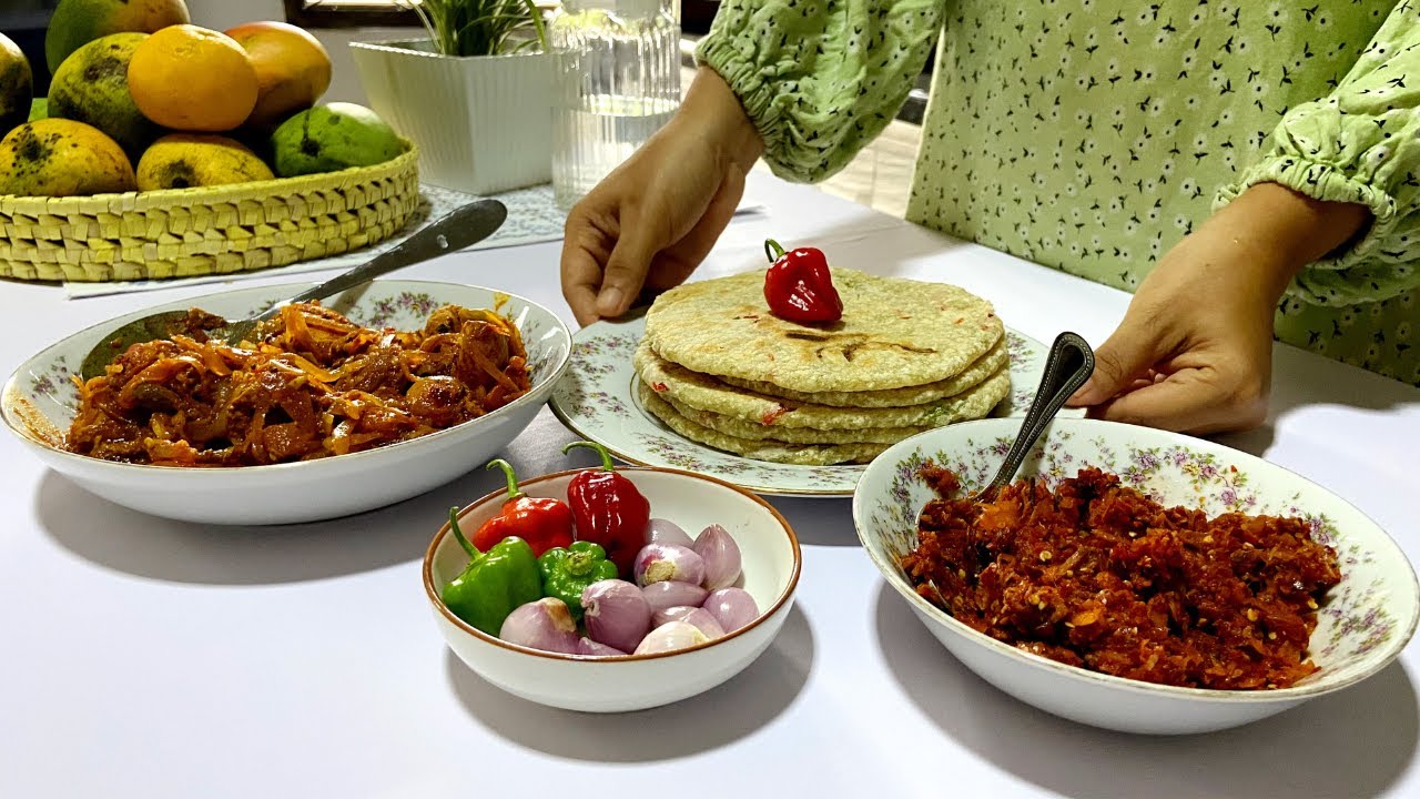 Making Coconut Roti, Chilli Sambol & Chicken Curry🌮 | Simple Sri Lankan Breakfast | Cooking Vlog