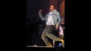 Chris Brown Doing The Best Dougie He’s Ever Done! Resimi