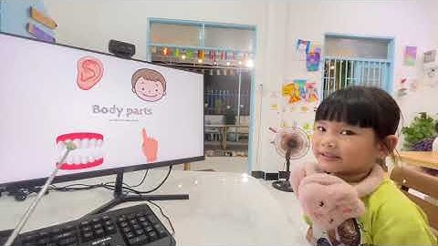 Tiếng Anh Giao Tiếp Phan Thiết: Natalie practices Final Exam