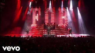 Video thumbnail of "Fall Out Boy - Thnks Fr Th Mmrs (Boys Of Zummer Live In Chicago)"