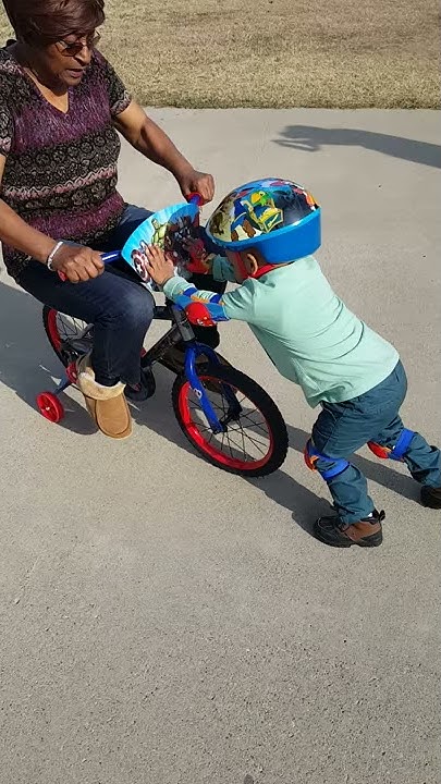 66-grandma-trying-to-teach-3-year-old-how-to-ride-bike-youtube