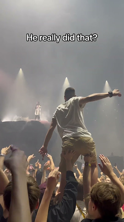 Legendary moment at Travis Scott show in Krakow