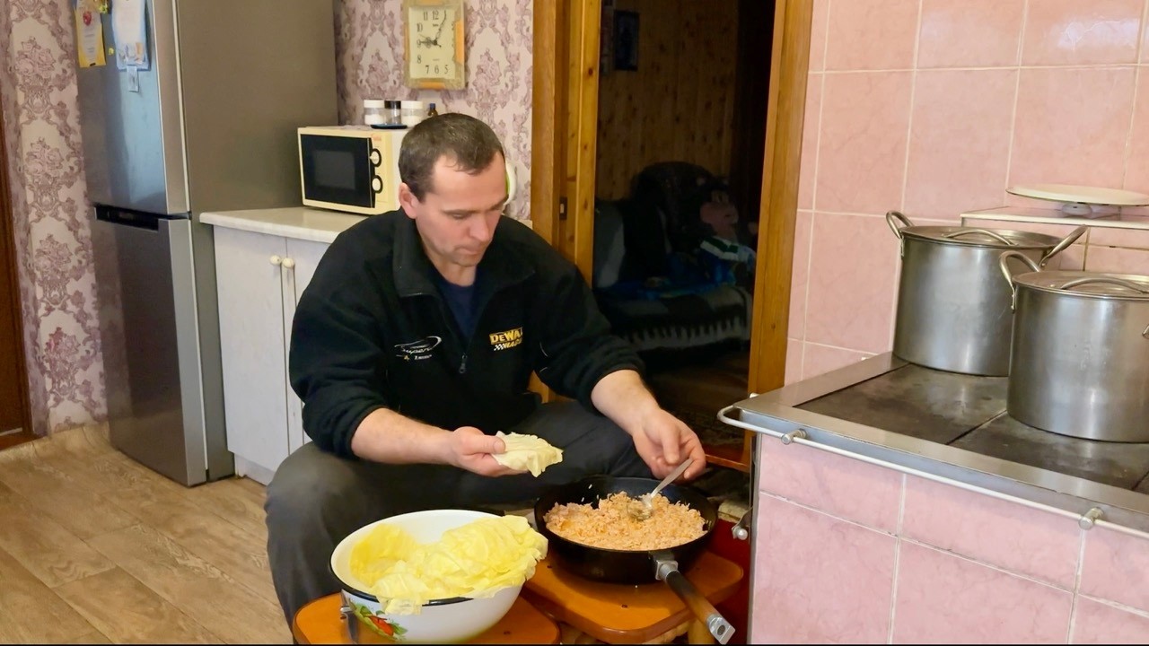 Living alone in the highlands of the Ukrainian Carpathians|Kitchen on an open fire