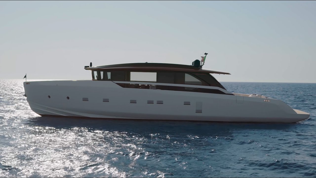 Sanlorenzo SP92 Yacht Is a Sexy Daycruiser & More: Sunday