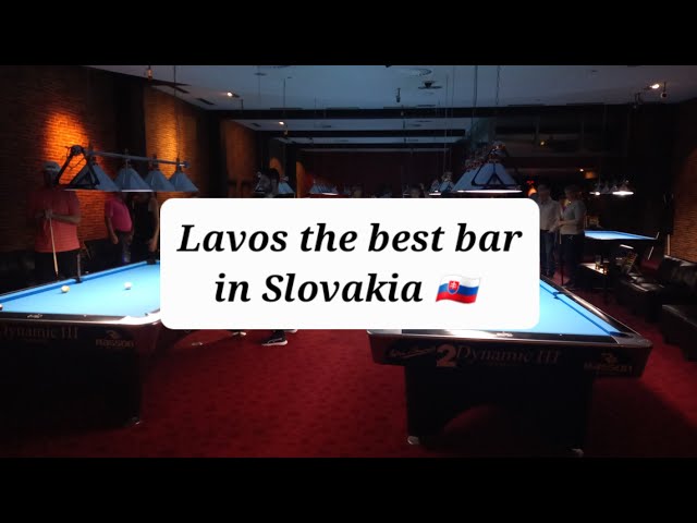 Бір топ еркек әйелін сиқырлайды Велосипедпен жүру кезінде мастурбация