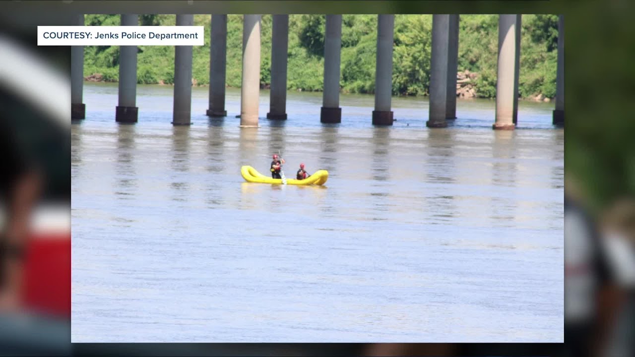 Jenks first responders rescue woman in Arkansas River - YouTube