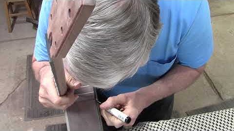 Baritone Guitar Construction Part 11: Dyeing the binding dye and spraying lacquer