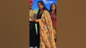 ഉർവശി ചേച്ചിയെ അന്ന ഫോട്ടോ എടുക്കാൻ വിളിച്ചപ്പോൾ സംഭവിച്ചത് കണ്ടോ😂#urvashi #manjuwarrier #annarajan