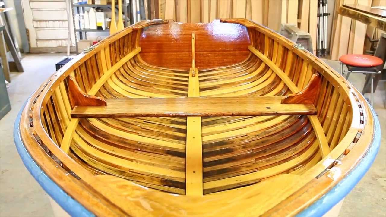 How to Varnish your wooden boat - Applying the final coats 