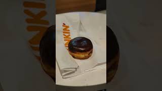 BOSTON CREME DONUT BY DUNKIN #satisfying #asmrsounds #donut #foodie #shorts