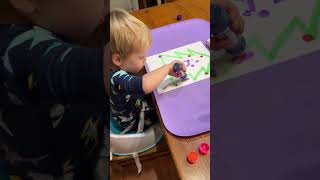 Easy toddler Christmas activity: dot marker Christmas tree!